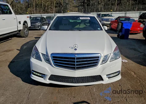 2013 Mercedes-Benz E 350 z USA, uszkodzony, nr VIN WDDHF5KB0DA743857